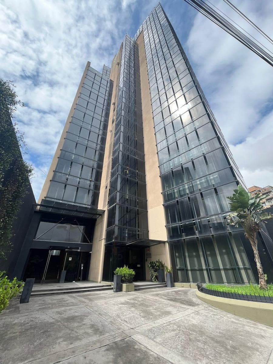 Amplia cochera apta camioneta en Zona Tribunales, General Paz al 500, Barrio Sur - 1