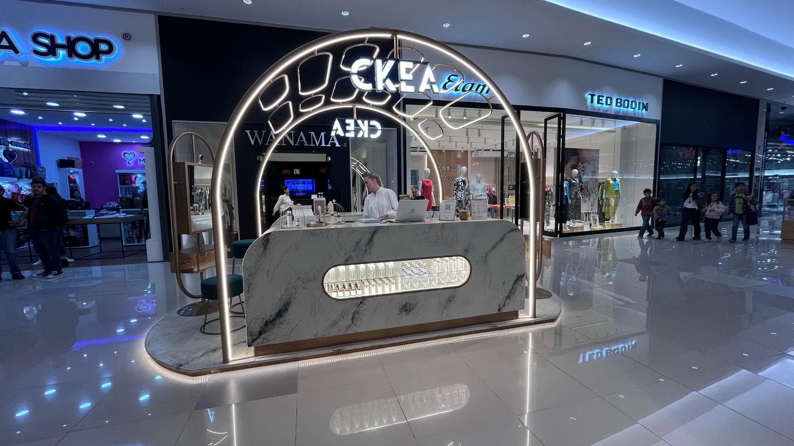 En Venta Excelente Stand Comercial - 1