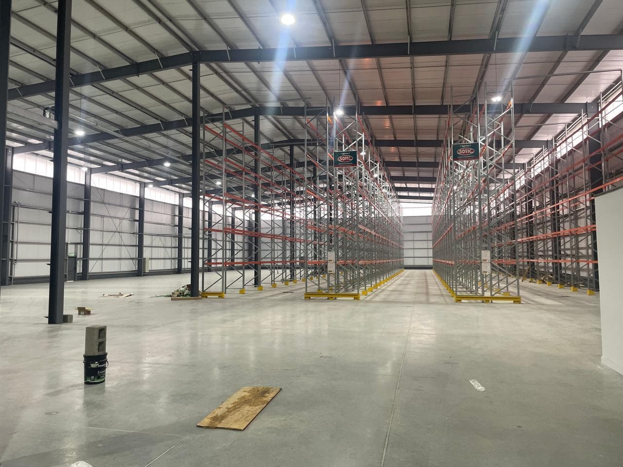 Venta/Alquiler - Nave Industrial con oficinas y playon exterior - Parque Industrial Moreno 2 - 1