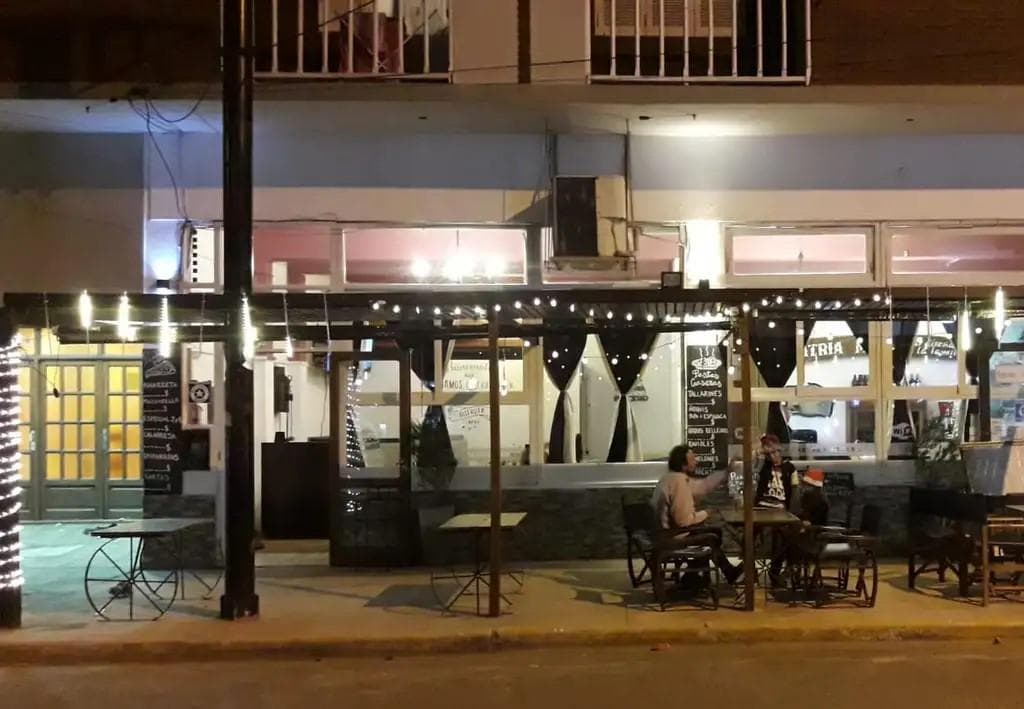 IMPORTANTE LOCAL COMERCIAL TOTALMENTE INSTALADO PARA RESTAURANTE - 1