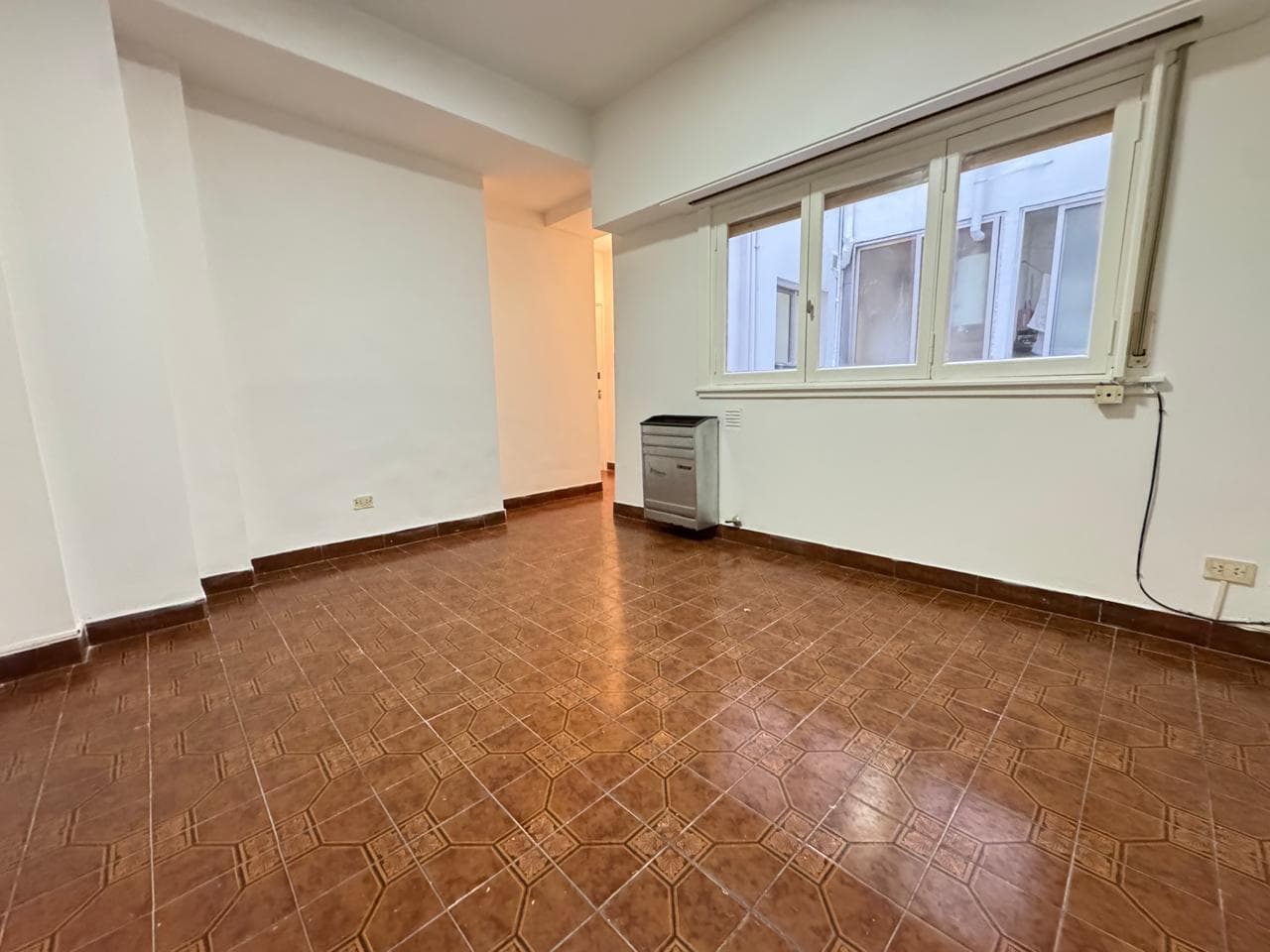 Departamento en alquiler de 2 ambientes. Zona Centro. Contrafrente. Lavadero - 1