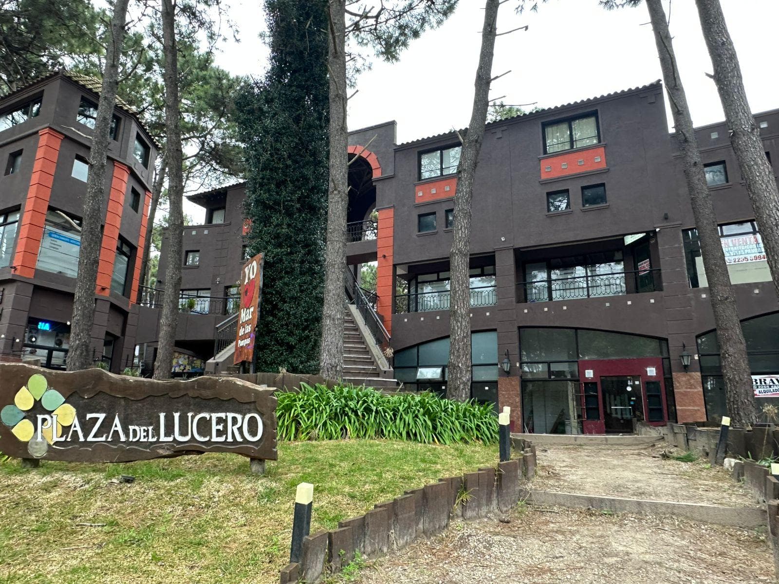 3 locales en pleno centro. El Lucero entre Sta. María y Querandíes - 1