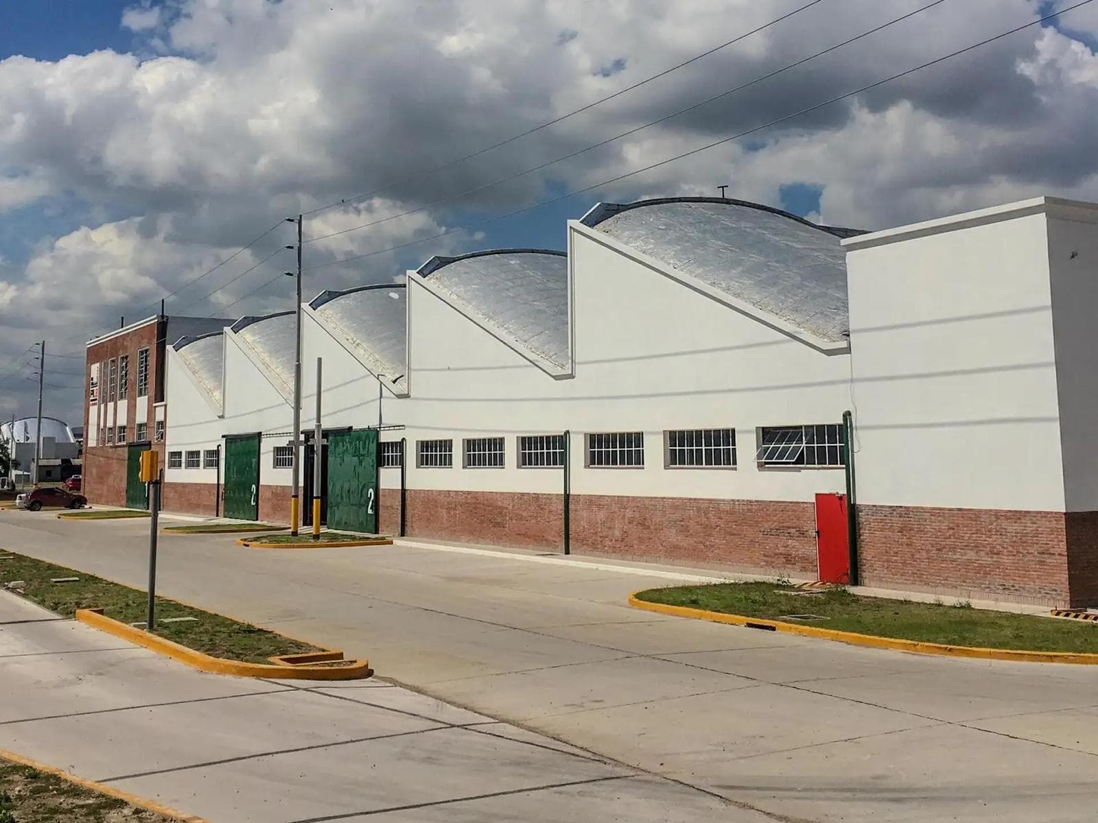 Naves Industriales en Alquiler en Bernal. - 1