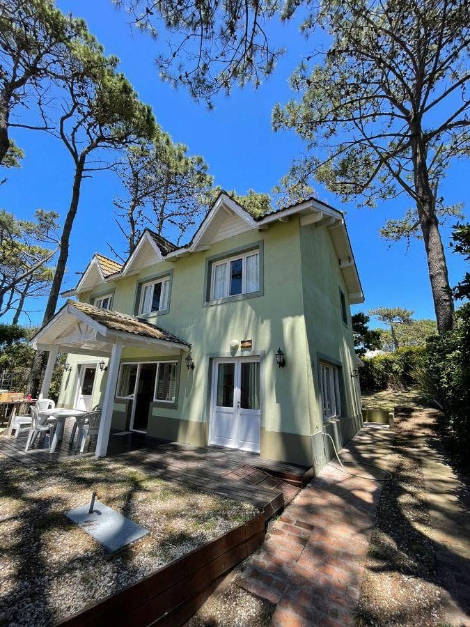 Casa en venta de 3 dormitorios – Mar Azul - 1