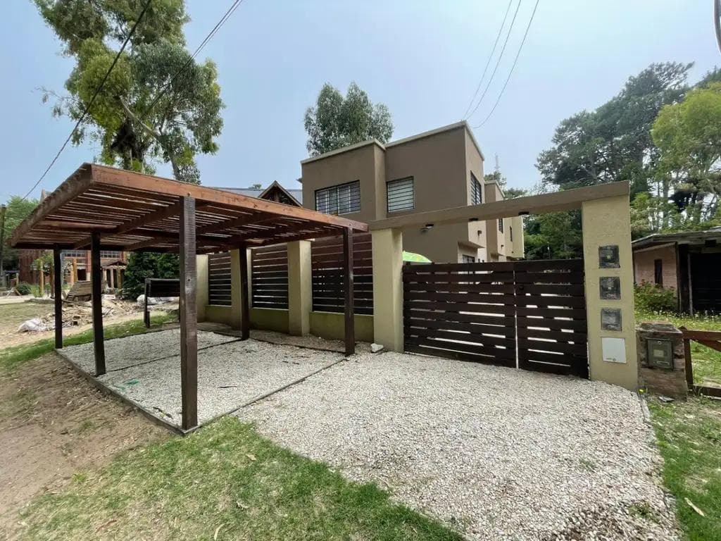 Casa en alquiler temporario de 2 dormitorios en Mar Azul - 1