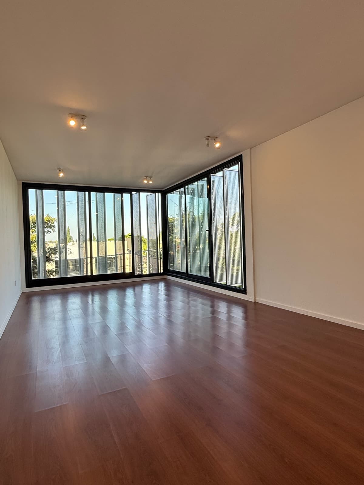 Venta! Oficina en complejo Tejeda Tres - ¡Con Cochera y Escritura! - 1