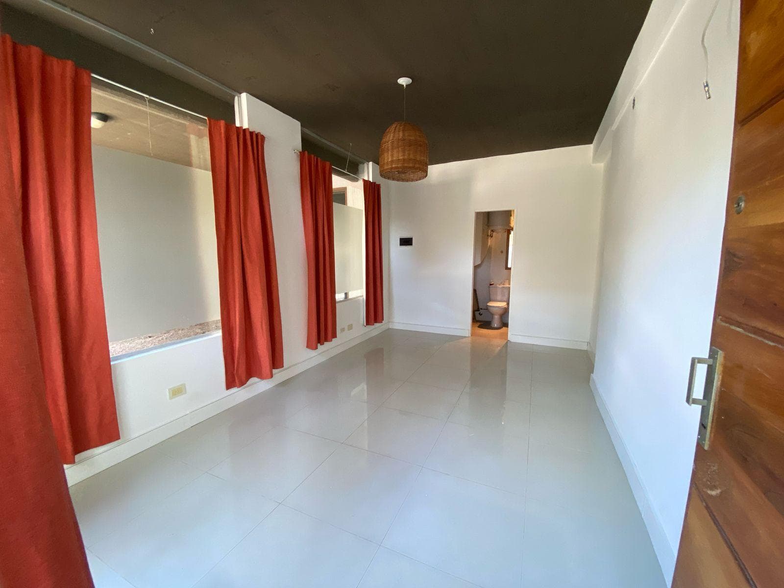 Venta - Local c/cochera - Ideal Profesional o comercial - 1