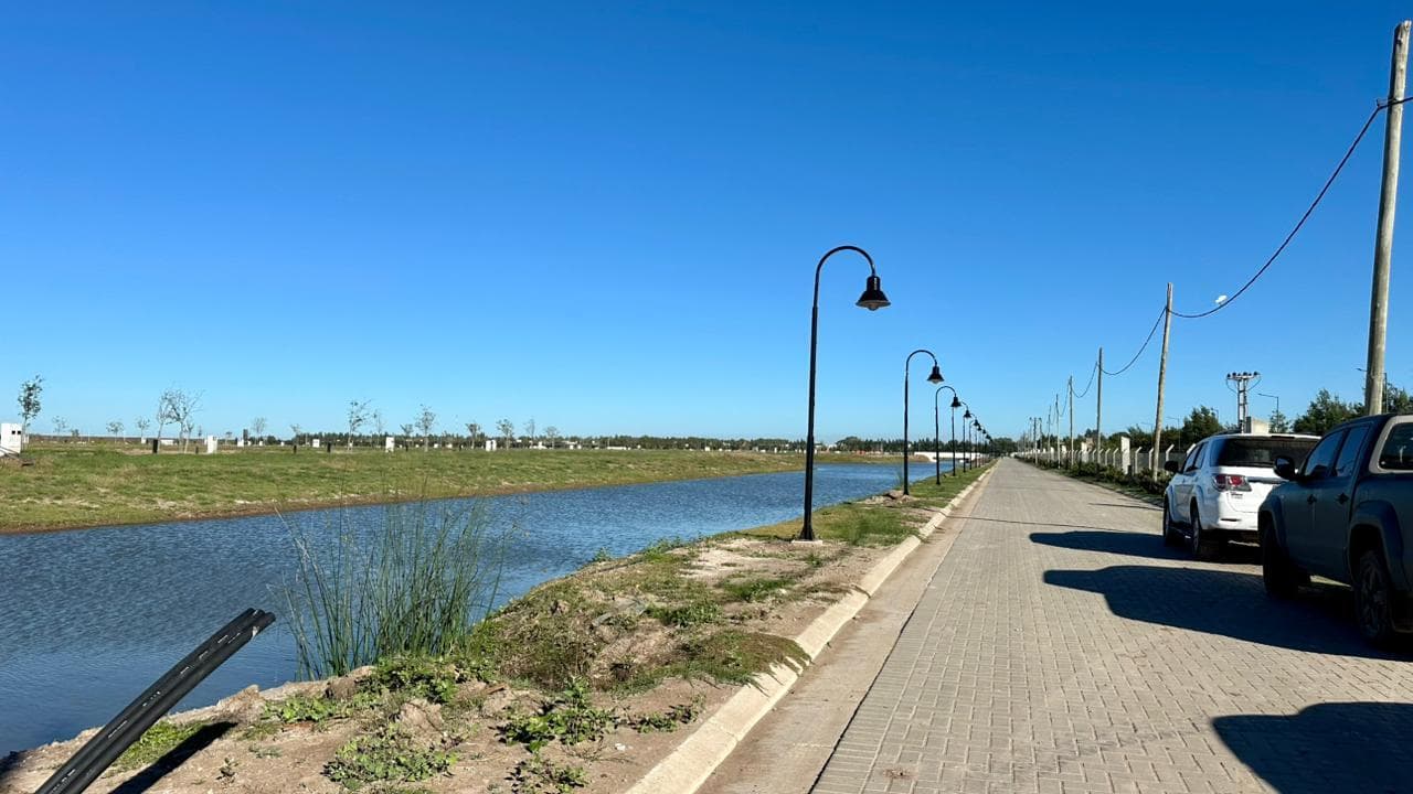 VENTA - Lote 500m2 Fondo Norte - Alhajamiento pago - Funes Lakes - 1