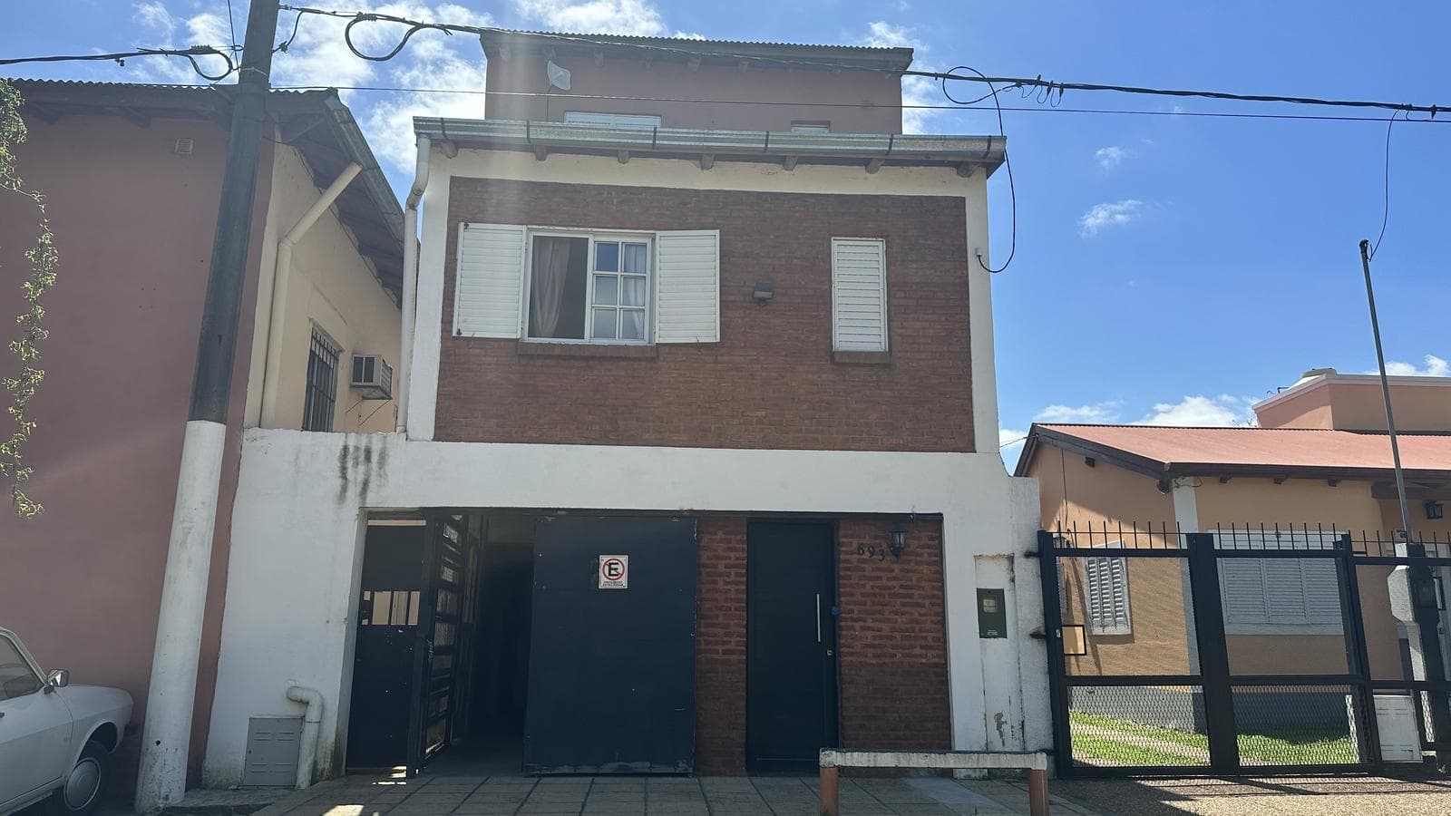 Casa con 4 departamentos en Balcarce y Viollaz - 1