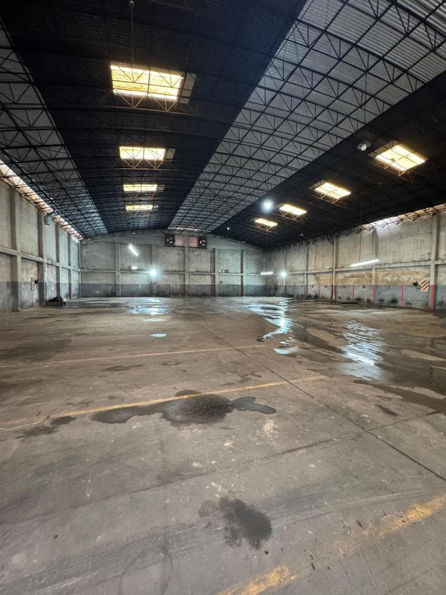 Galpón en alquiler - 2 Oficinas 3 Baños - 1.000Mts2 - Avellaneda - 1