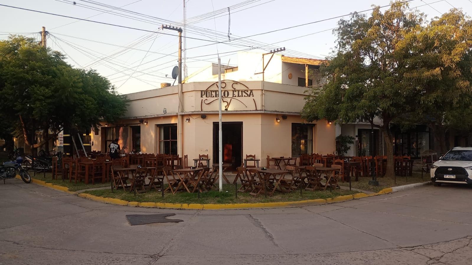 Locales en Calle 18 y 21 Las Parejas - 1