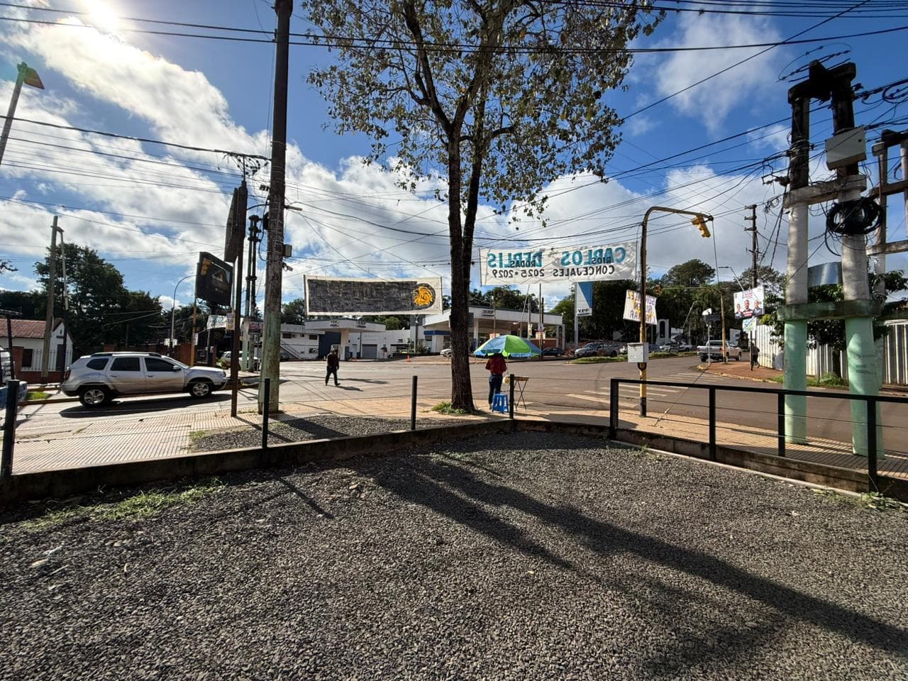 Se vende terreno en Esquina Con Local Comercial, Diagonal a YPF. Iguazú - 1