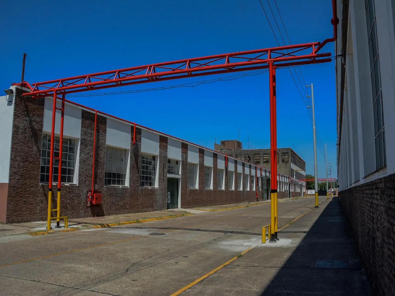 Naves Industriales en Alquiler en Bernal. - 1