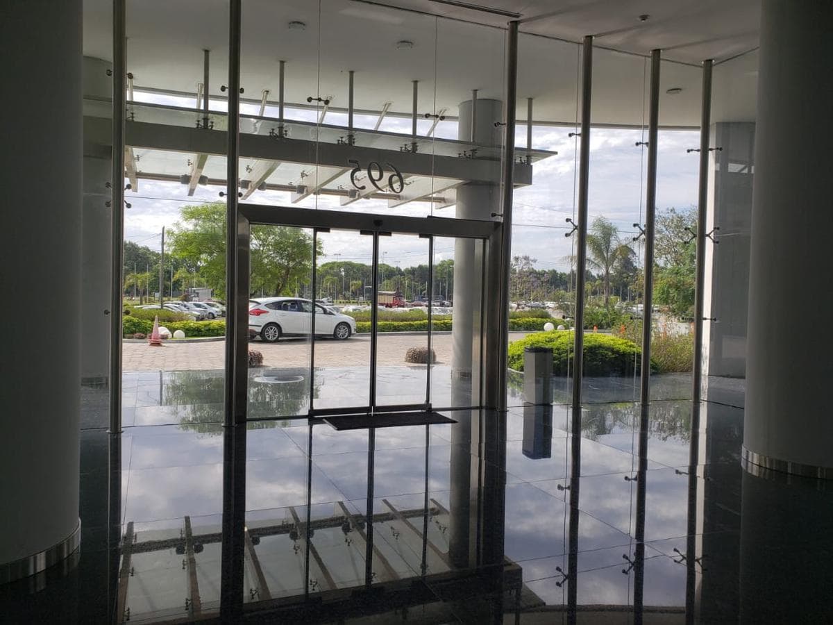 Oficina en venta de 450 m2 en un piso de Edificio Torre de las Naciones , Tigre - 1