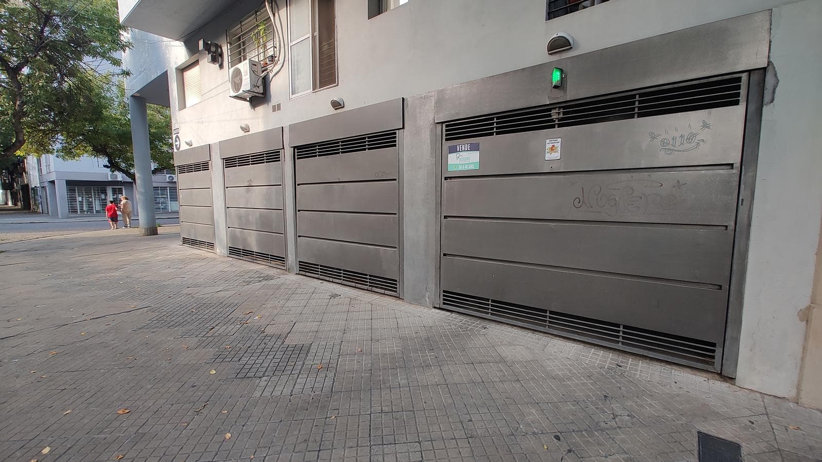 SE VENDE COCHERA - 1