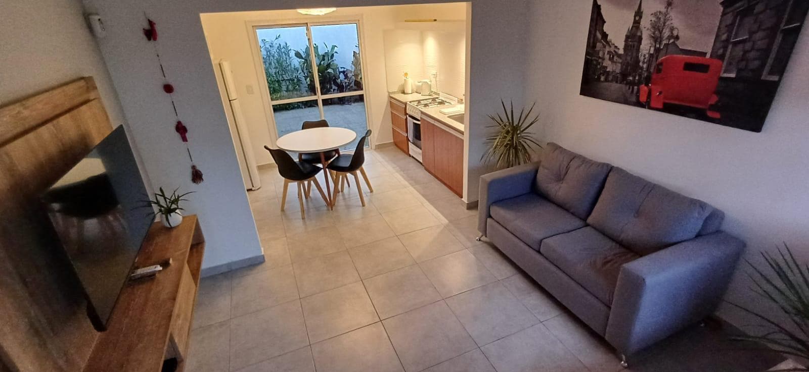 Casa en venta PH Gonnet 2 dormitorios impecable reciclada - 1