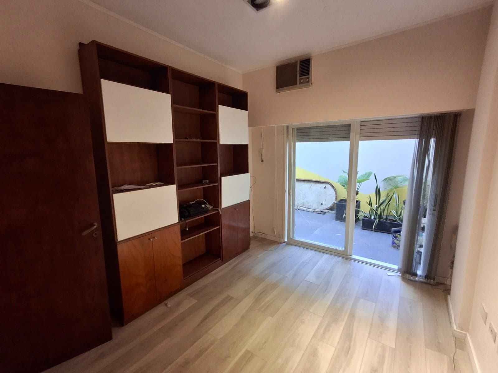 Oficina en En Barrio Martin c/patio, sala de espera, 3 oficinas. - 1