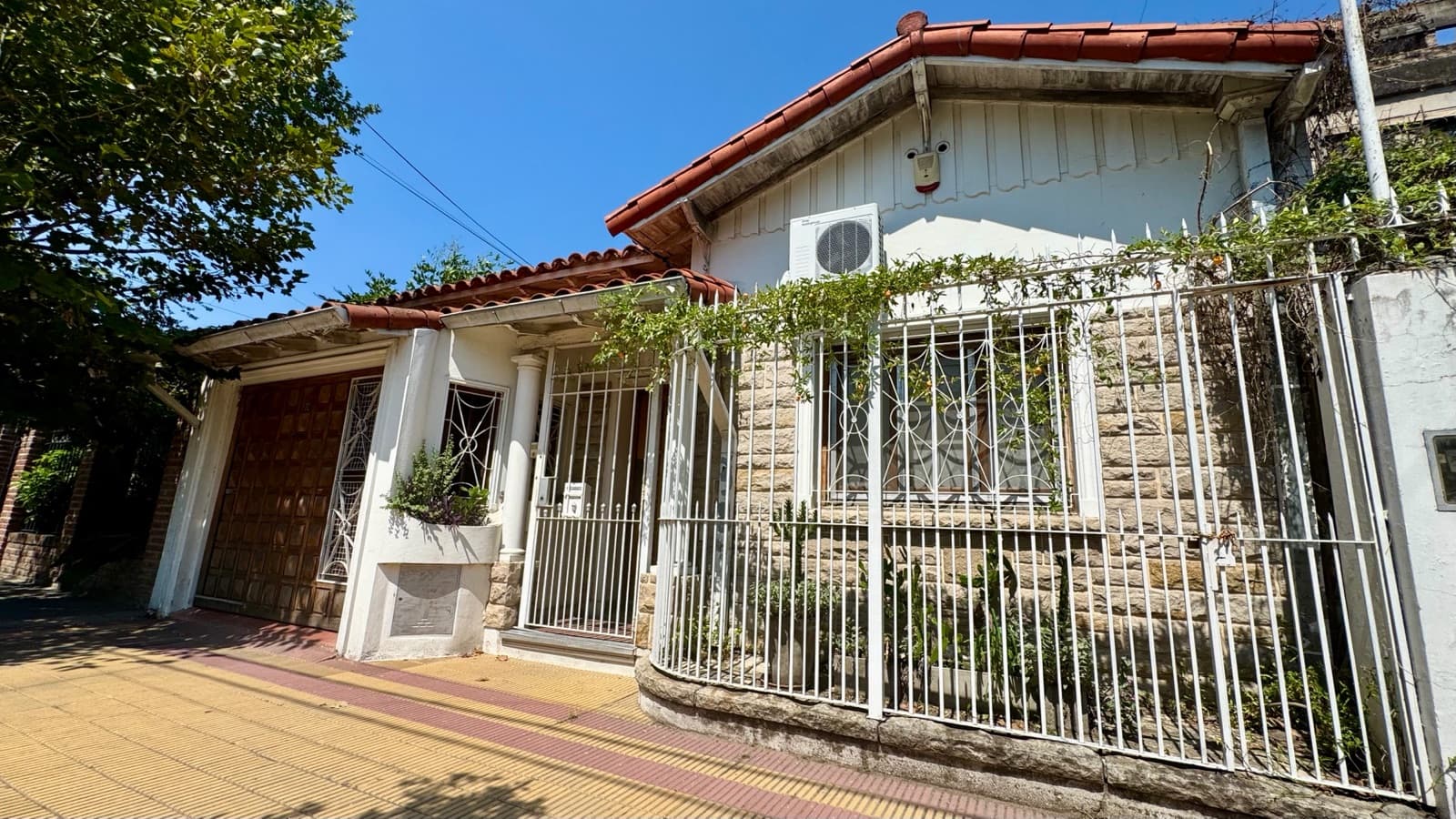 VENTA CASA CON FONDO LIBRE EN REMEDIOS DE ESCALADA - 1
