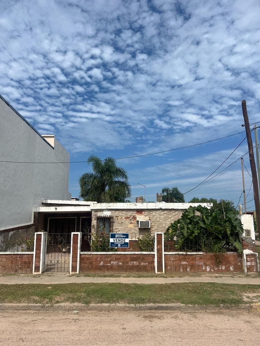 Casa en VENTA EN ESQUINA, AVENIDA COLON Y ACCESO SAAVEDRA - 1