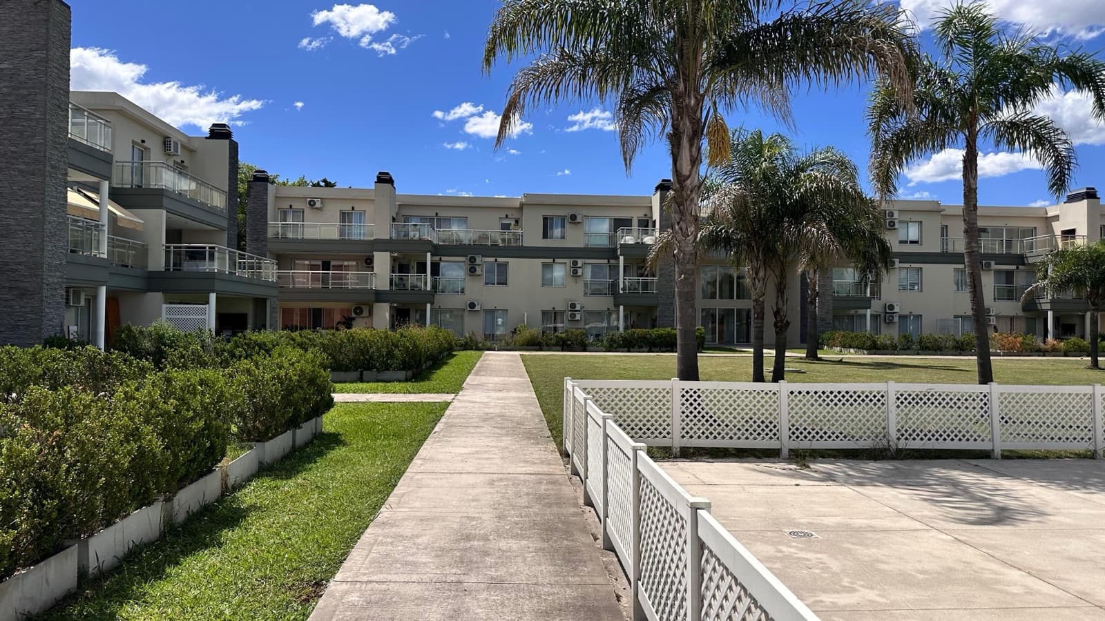 Departamento en venta- Altos de Maschwitz-Escobar-2amb-Pileta-Zoom. - 1