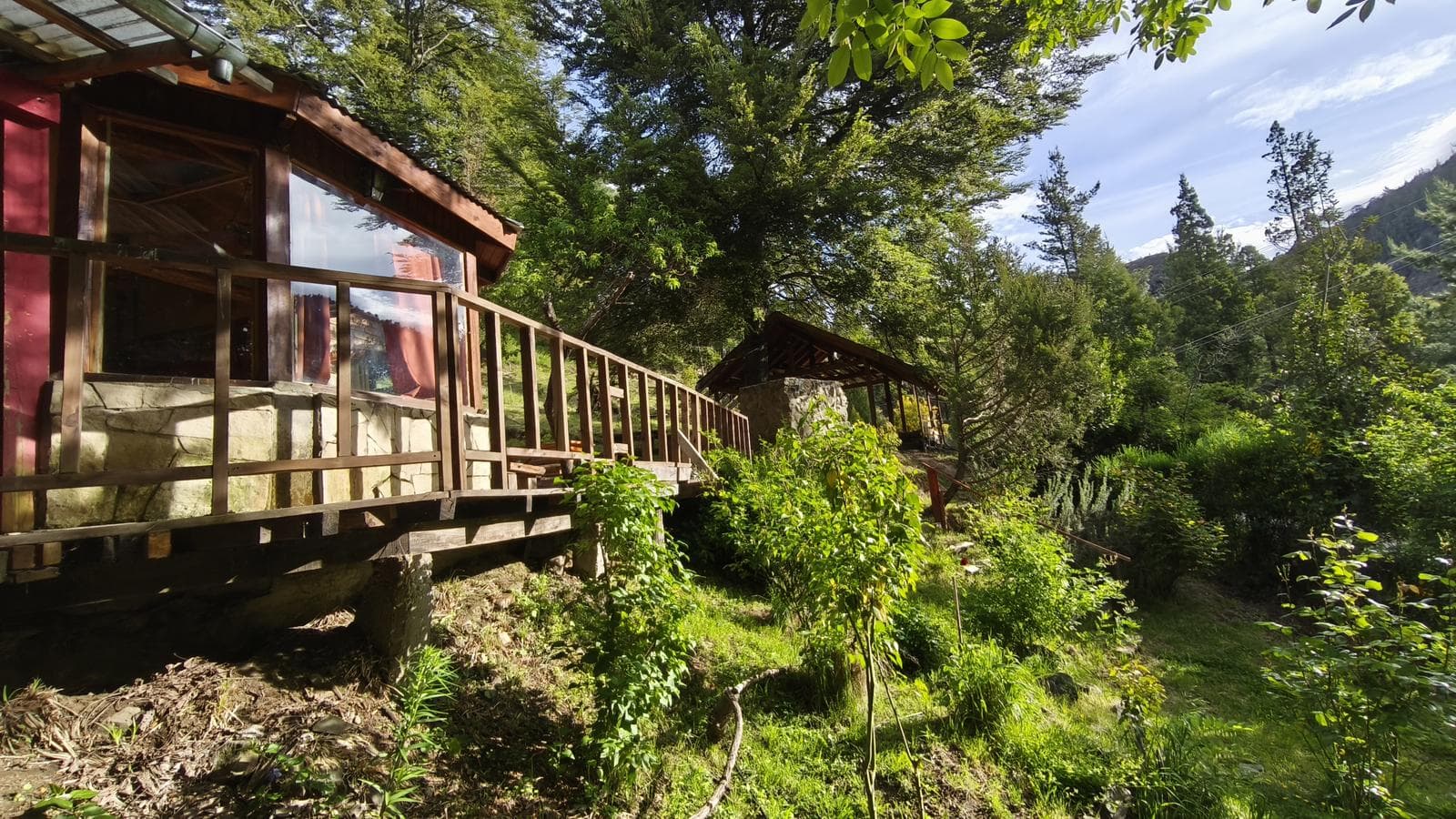 3 Casas en una hectarea (10.000 m2) - Epuyen Chubut - $160.000 USD - 1