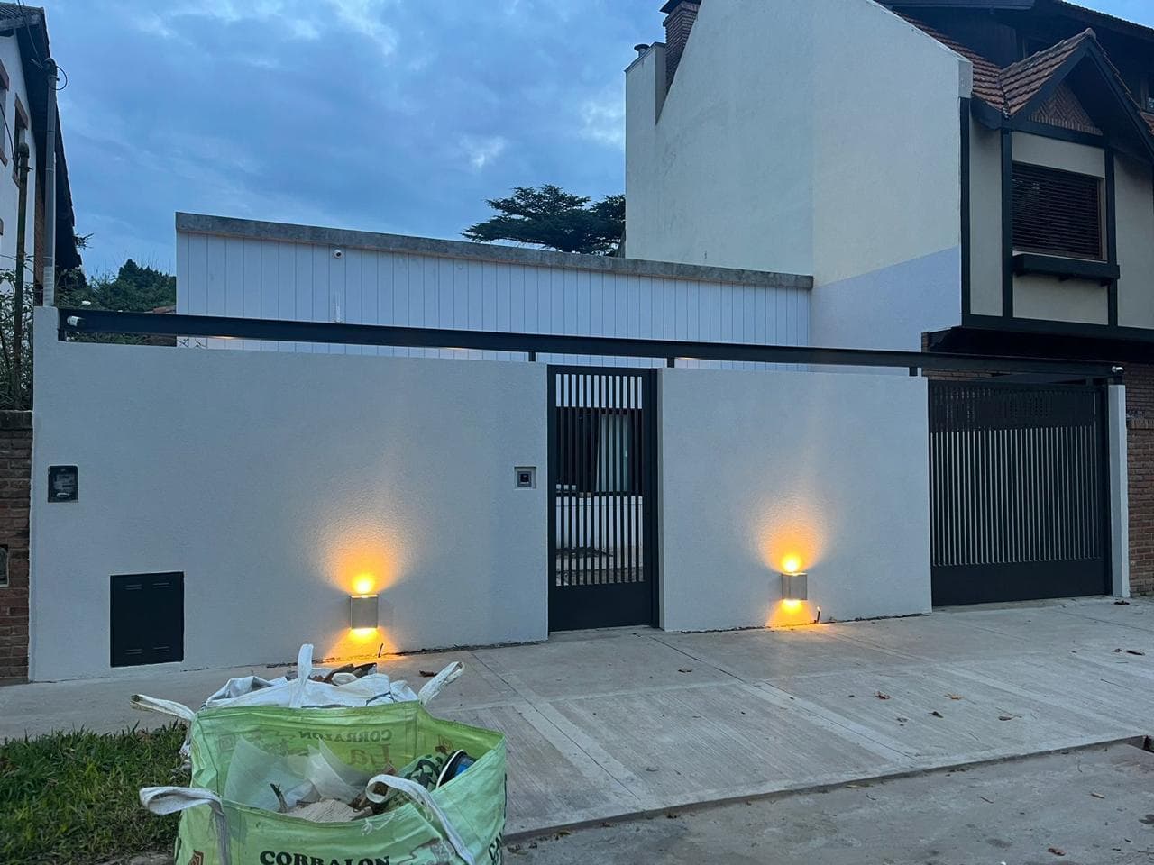 Casa en venta en Acassuso con Cochera y Pileta - 1