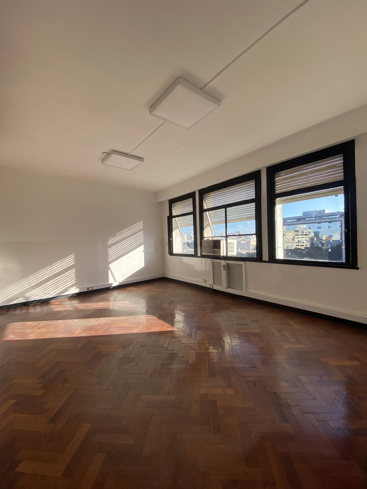 Oficina o departamento de 3 ambientes con baño privado en Monserrat! - 1