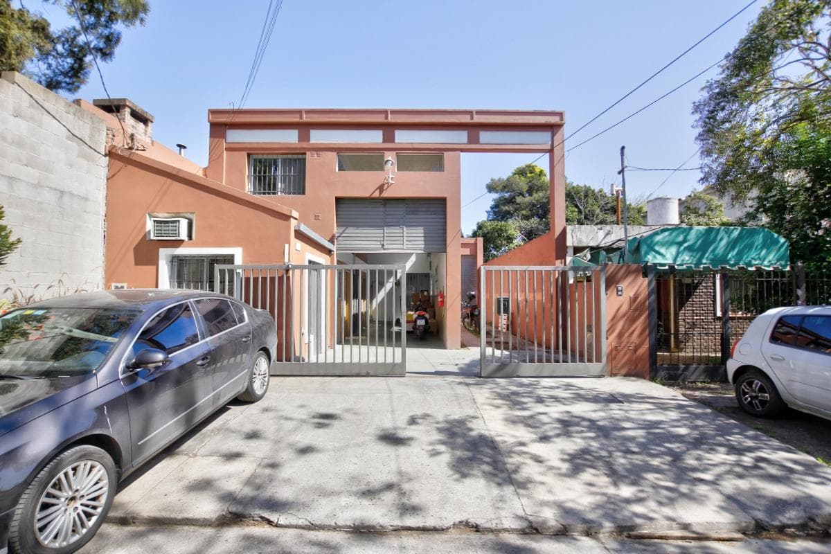 VENTA - Galpón en Zona Industrial de Beccar, Depósito con Oficinas y Cochera - 1