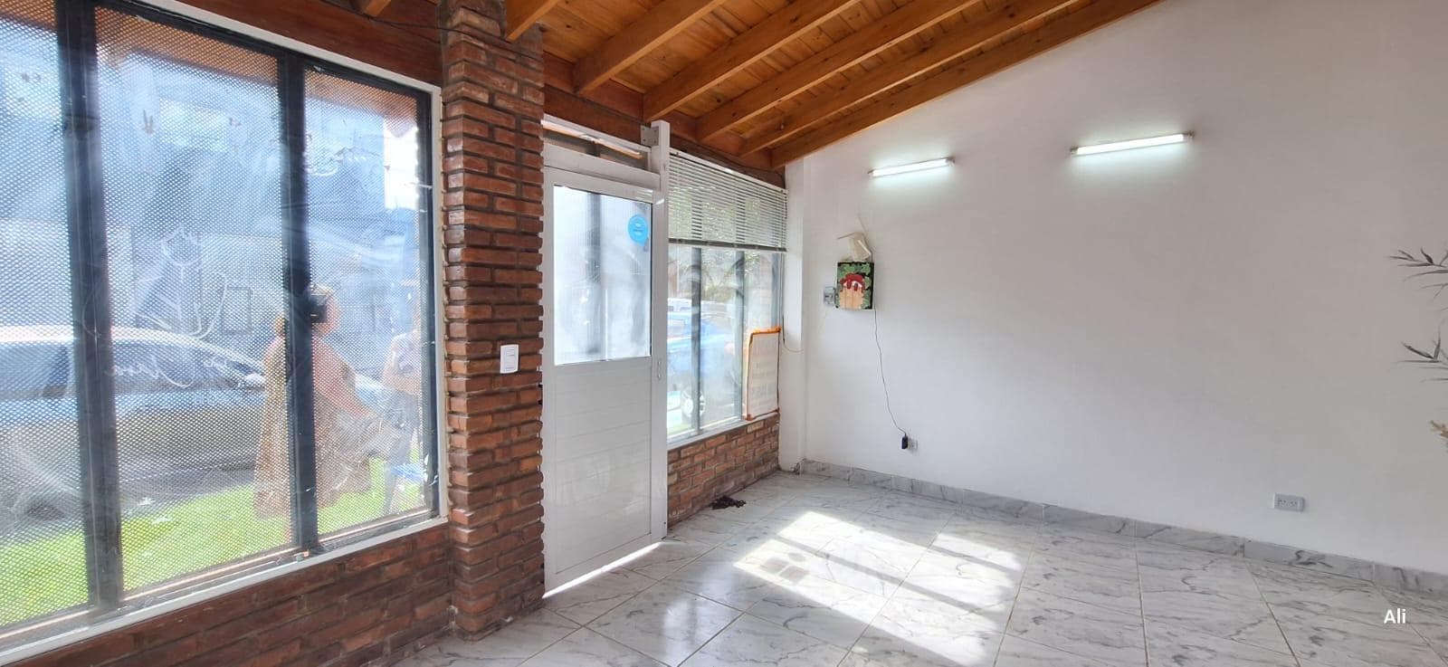 Local en alquiler - Ingeniero Maschwitz. - 1