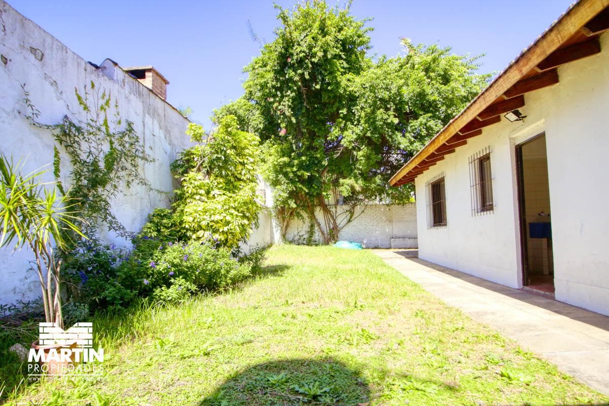 Casa en Venta de 5 Ambientes en Olivos con Jardín - 1