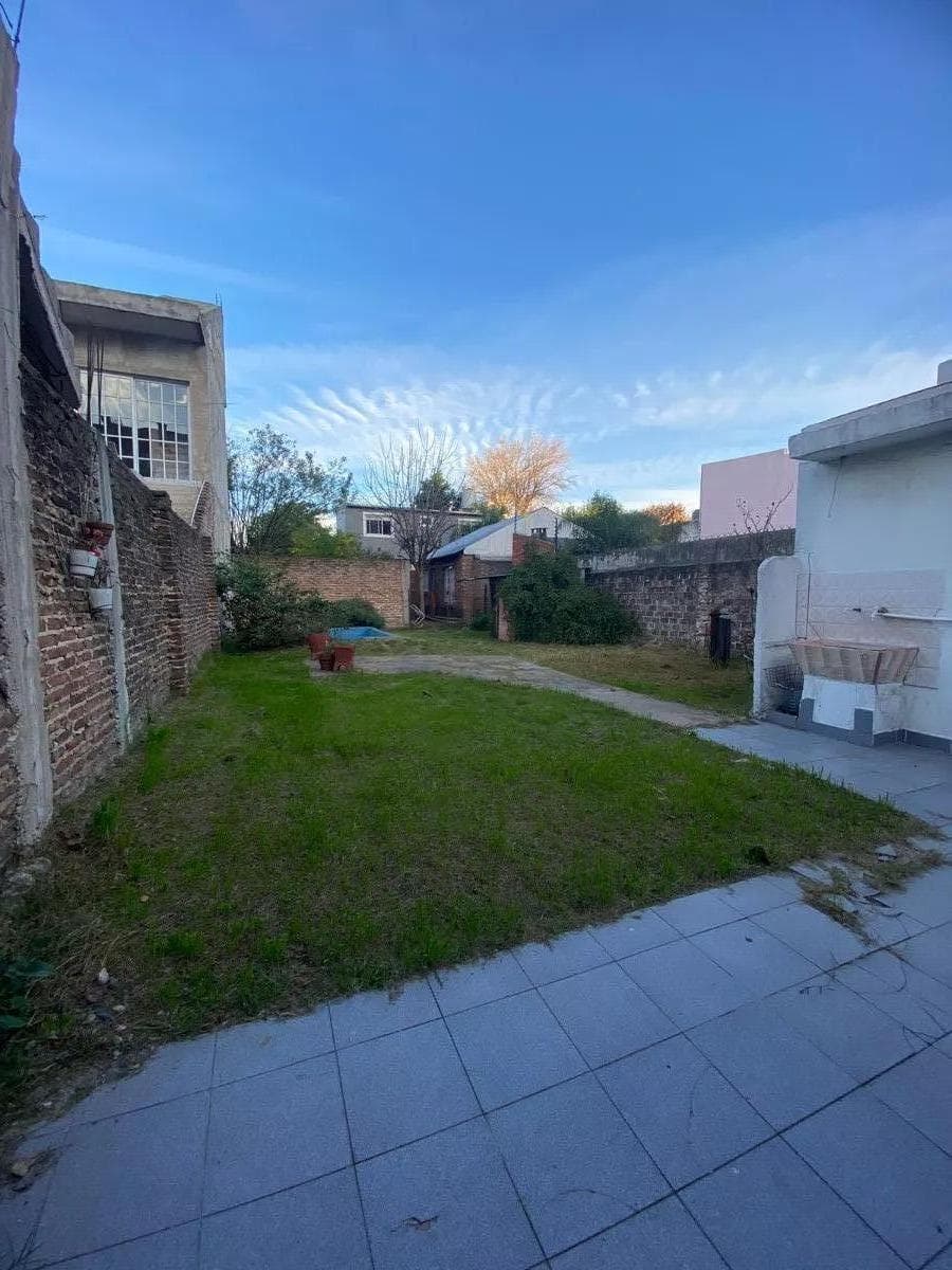 Venta - Casa de 4 ambientes en Ramos Mejia - acepta permuta - 1