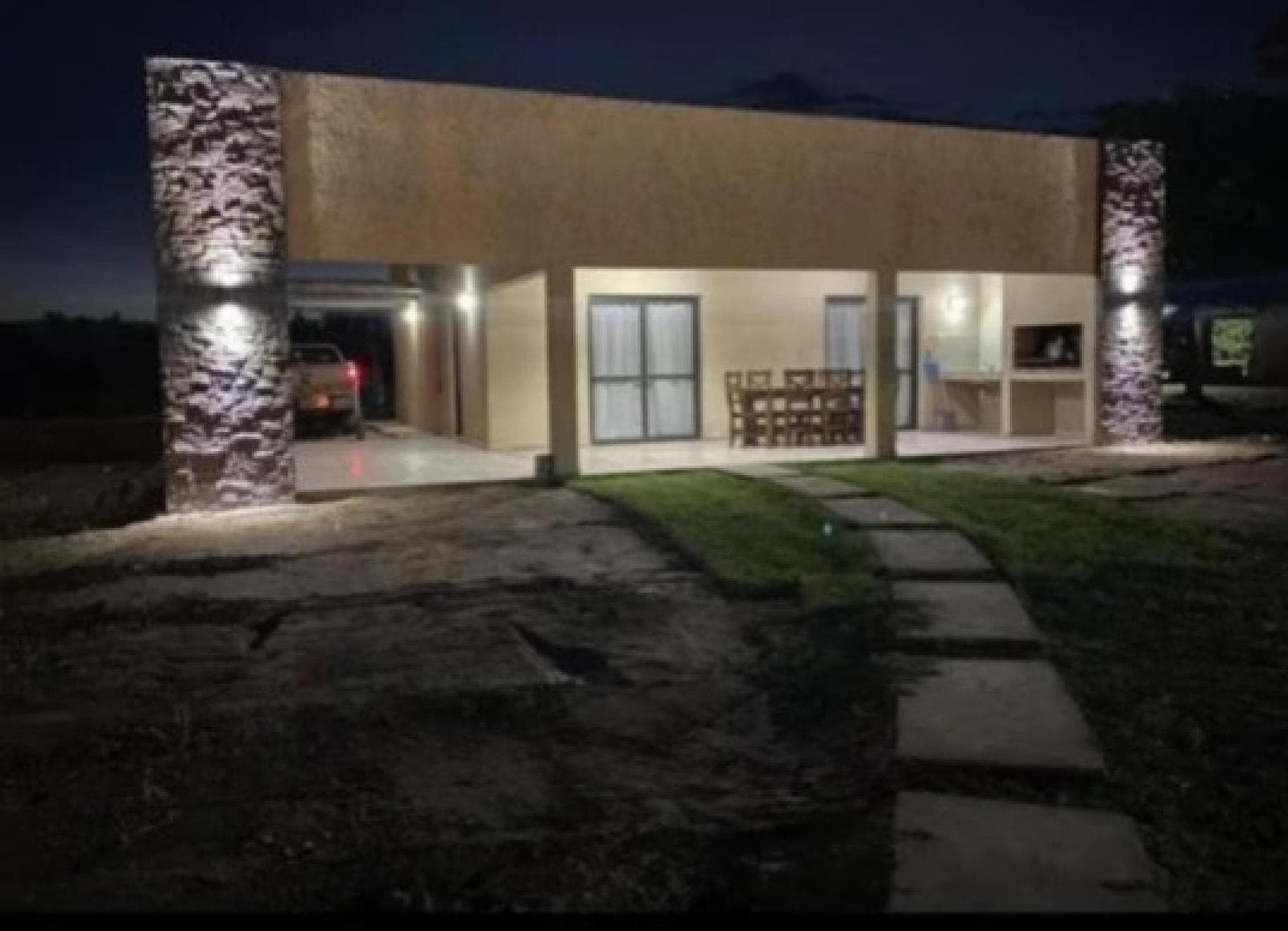Casa en venta - 4 Dormitorios 4 Baños - 50.000Mts2 - Mendoza - 1