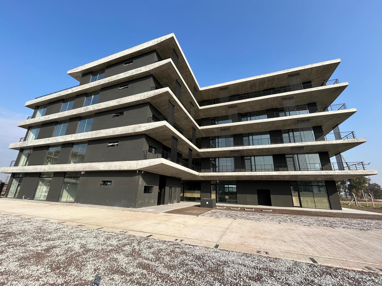 ALQUILER oficina con cochera en Plaza TN- Fisherton - 1