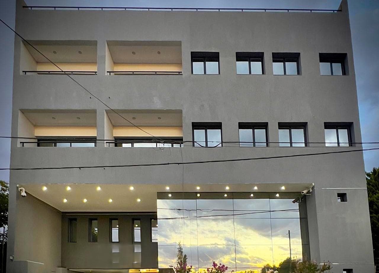 ALQUILER OFICINA A ESTRENAR (CON BALCÓN)- CIPOLLETTI - 1