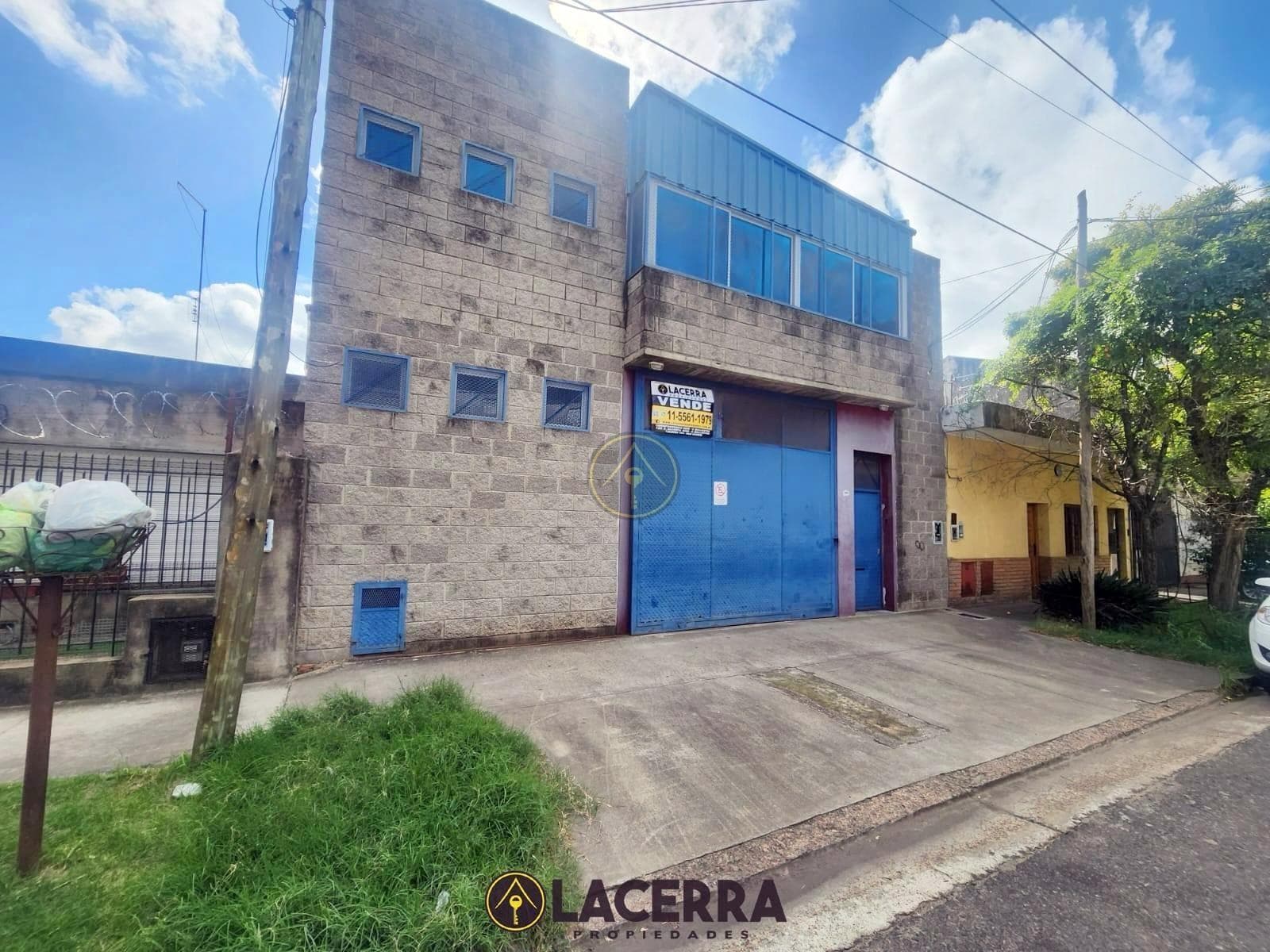 Venta de galpón en Villa Ballester con oficina. - 1