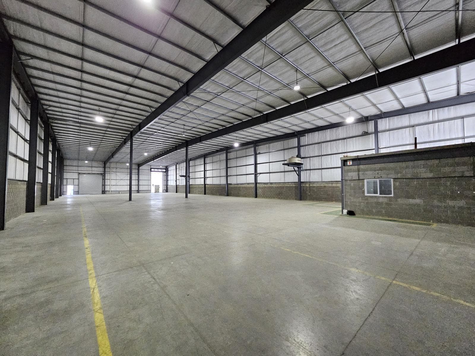 Depósito 1300m2 alquiler Polo industrial Spegazzini Ezeiza - 1