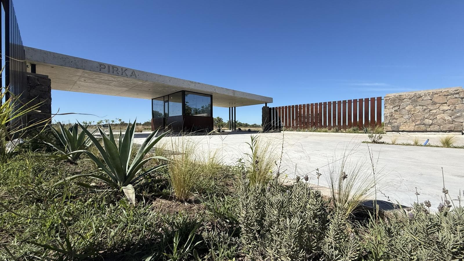 PIRKA Barrio Cerrado con amenities | 501 y 161 J. Gorina - 1