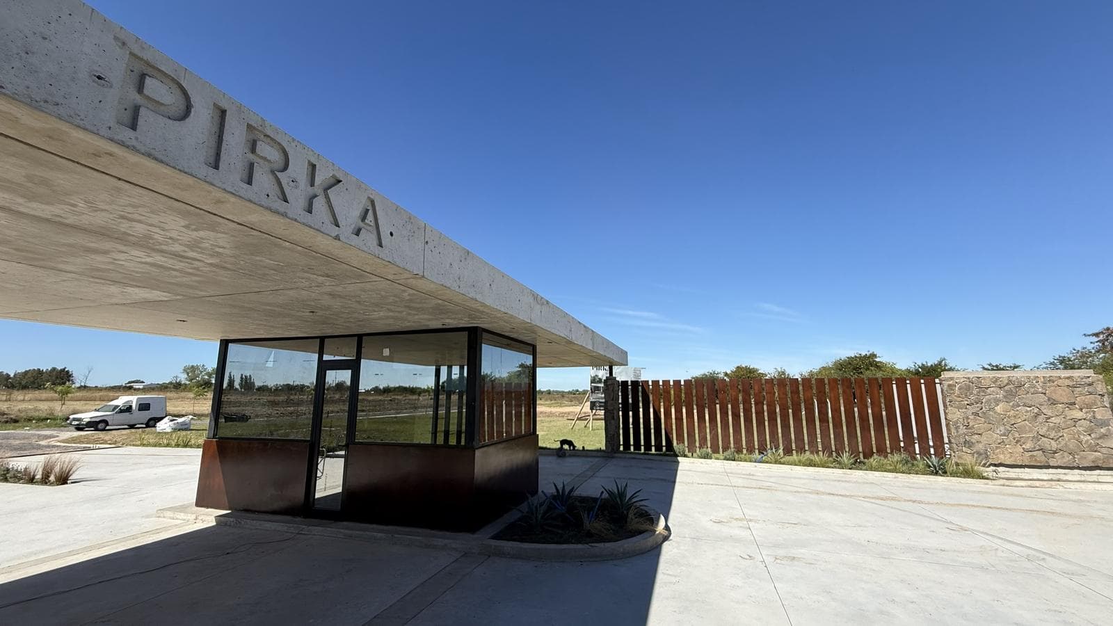 PIRKA Barrio Cerrado con amenities | 501 y 165 J. Gorina - 1