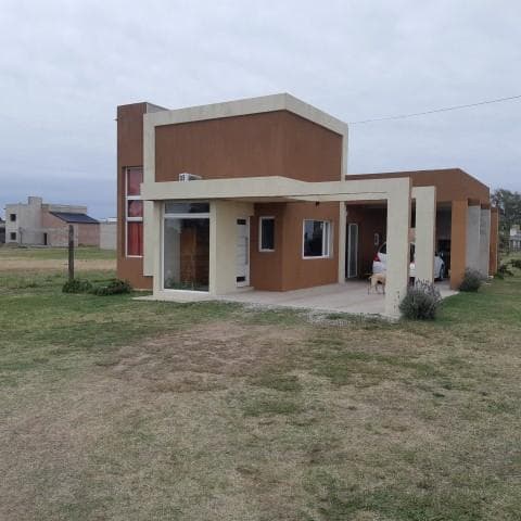 Casa en la localidad de Prsidente Roca - 1