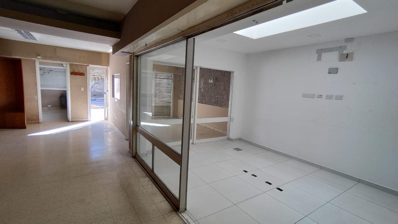 Casa en Alquiler en centro de Cipolletti ideal para proyectos comerciales consultorios médicos oficinas comerciales - 1
