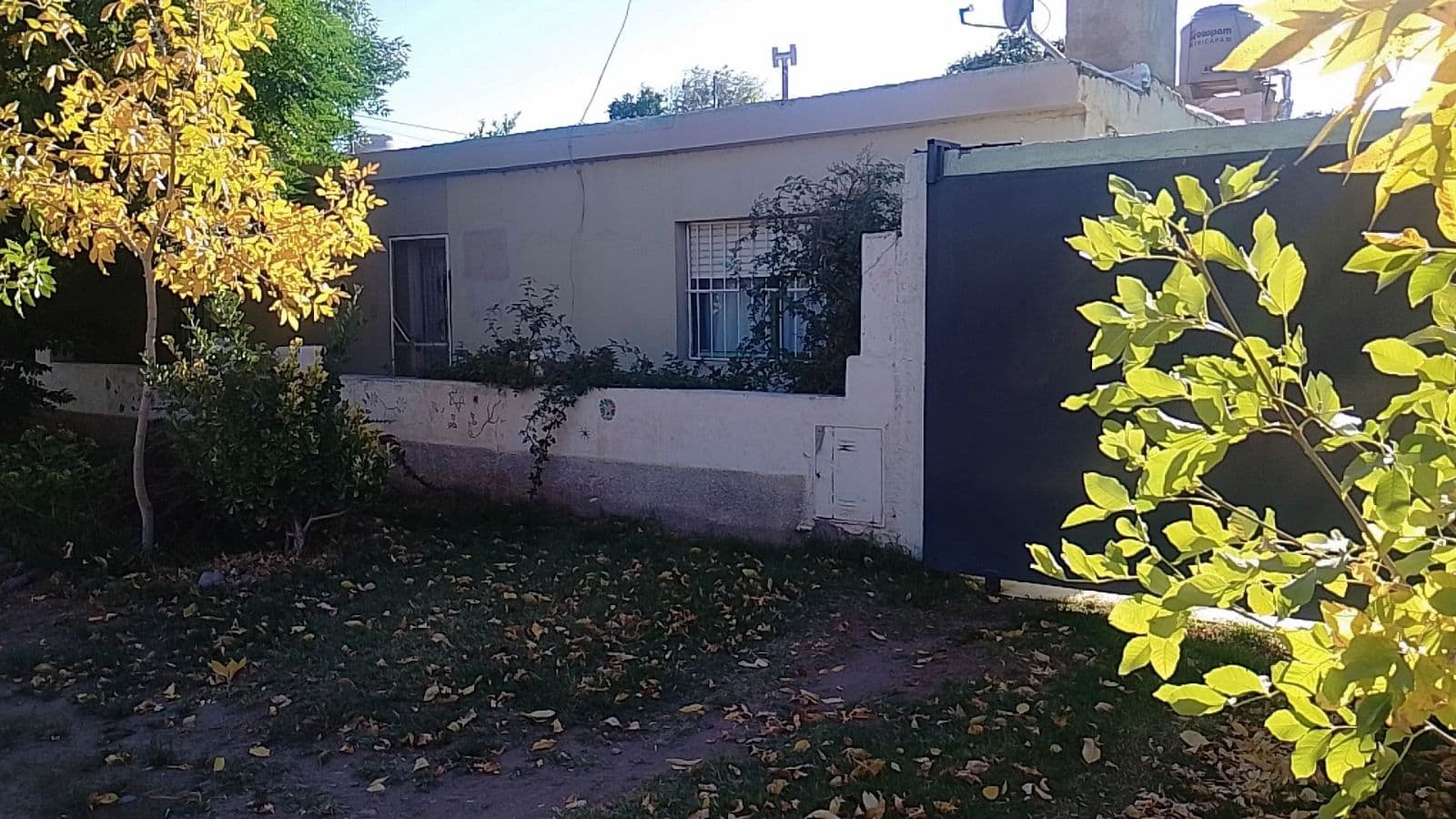 Vende casa en Senillosa - 1