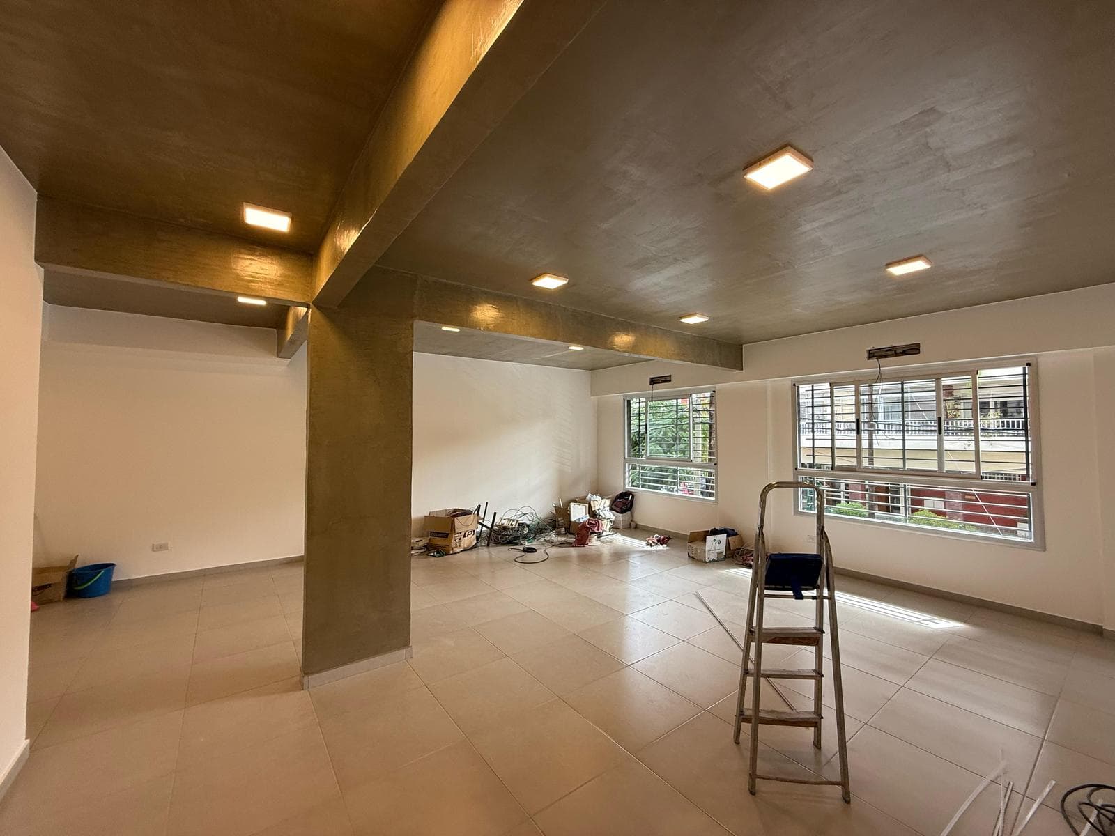 Oficina comercial a la venta en Wilde Centro - 1