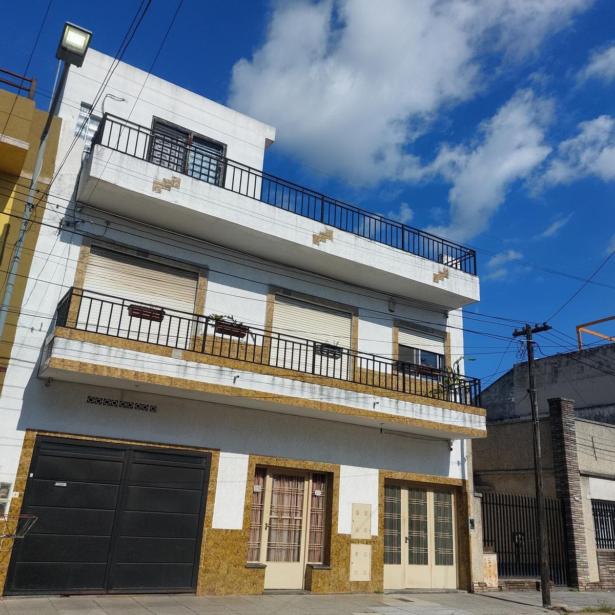 VENTA PH TIPO CASA CON ENTRADA INDEPENDIENTE - 4 AMBIENTES APTO CREDITO - con patio, PERMUTA - 2