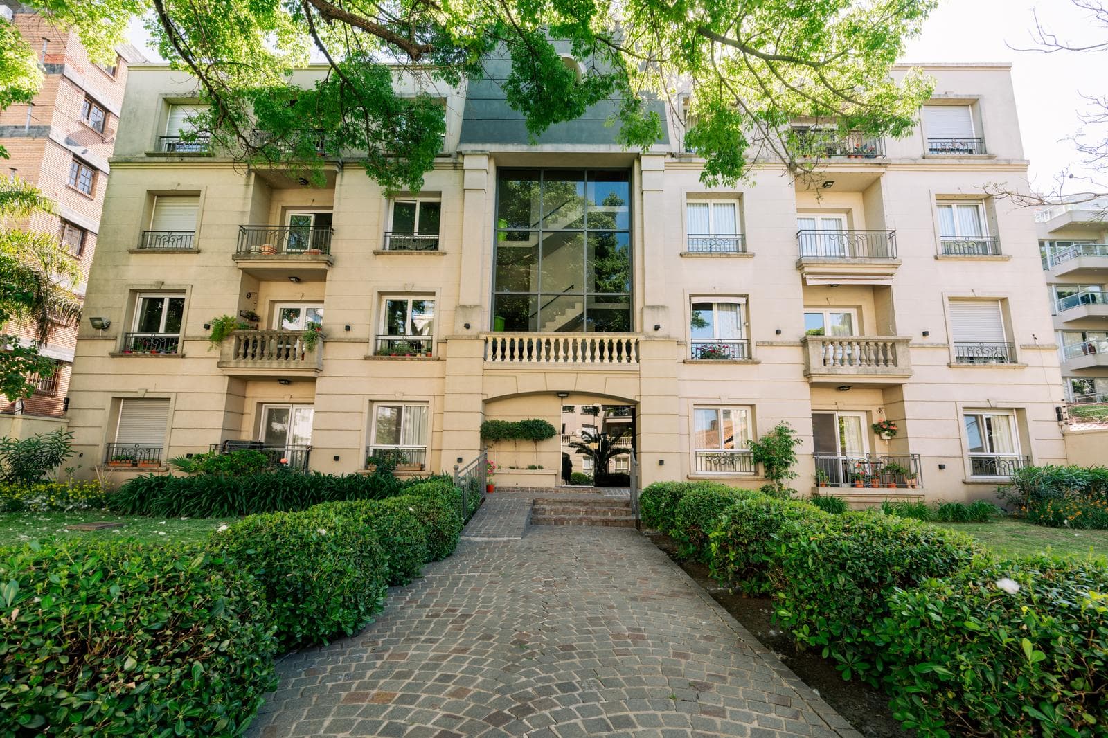 Venta de hermoso departamento en Castelar centro - 1