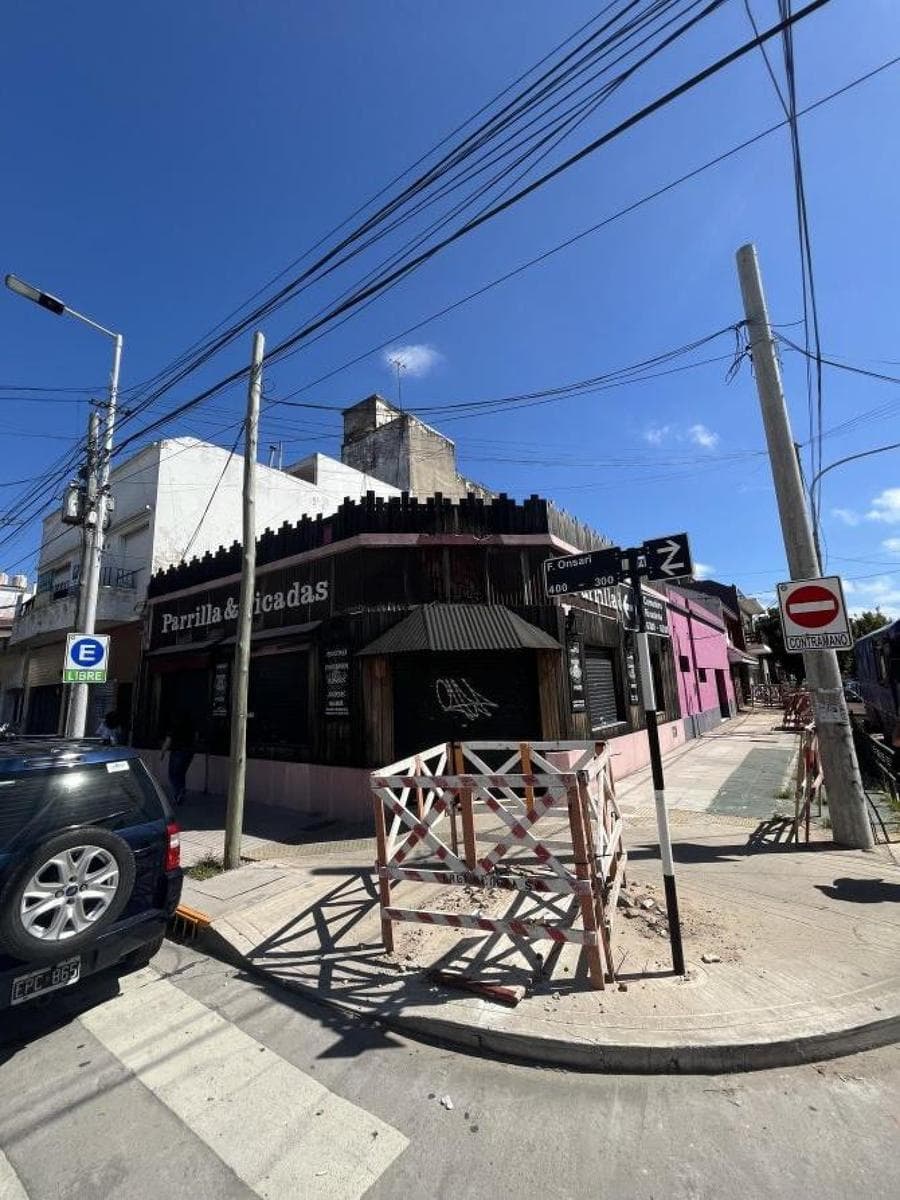 Local en venta - 2 Ambientes 3 Baños - Wilde - 1