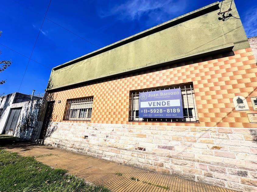 Venta Casa con 2 dormitorios en Remedios de Escalada. - 1