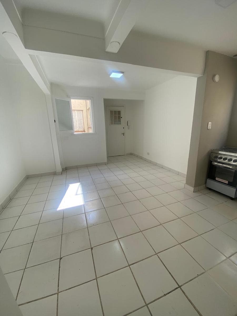 Departamento estilo PH primer piso por escalera y terraza propia - 1