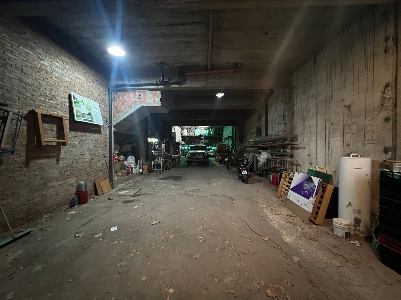 Galpón en alquiler en pleno centro de Berazategui - 1