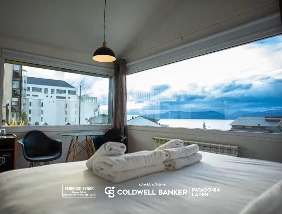 Venta Oportunidad Hotel Boutique Centro Vista al Lago Bariloche - 1