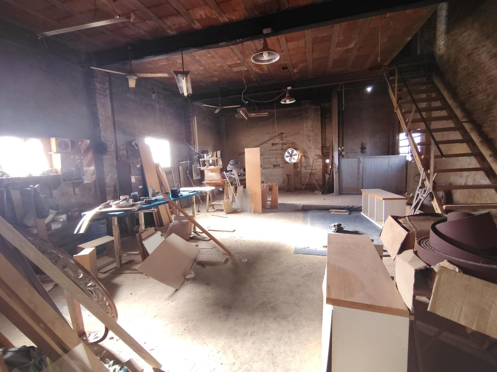 Alquiler Galpón 190 m2 en Caseros, 3 niveles - 1